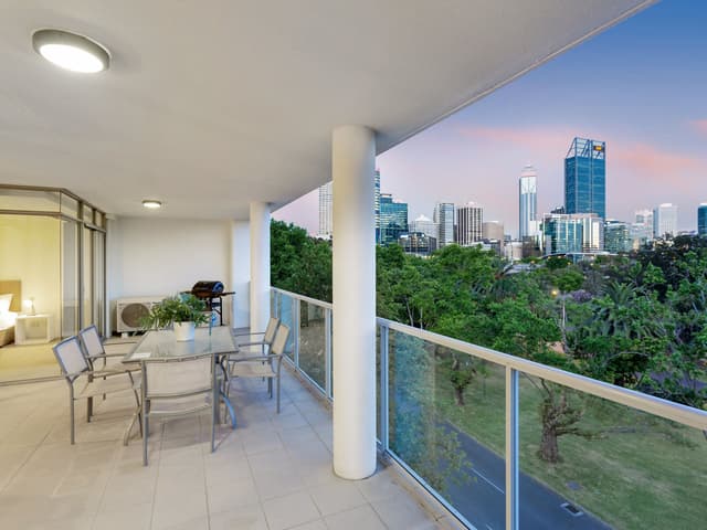 23/138 Mounts Bay Road, Perth WA