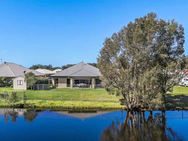 20 Sinclair Drive, Tea Gardens NSW 2324