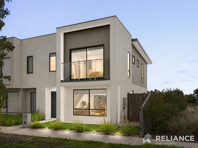27 Louisville Drive, Thornhill Park VIC 3335
