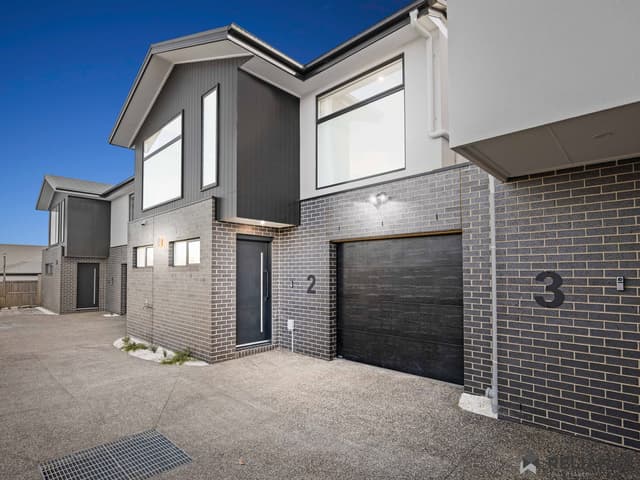 2/40 Janoli Street, Mickleham VIC 3064
