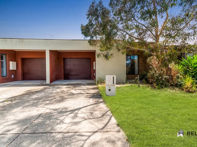 2/19 Larson Avenue, Tarneit VIC 3029