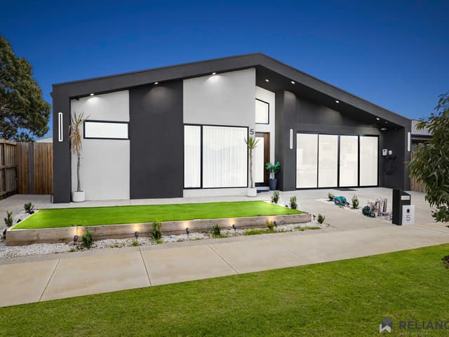 5 Rue Street, Mickleham VIC 3064