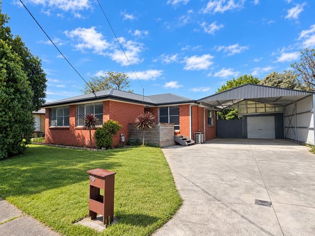 16 Glomar Grove, Sale VIC 3850