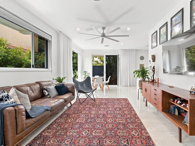 3/104 Pohlman Street, Southport QLD