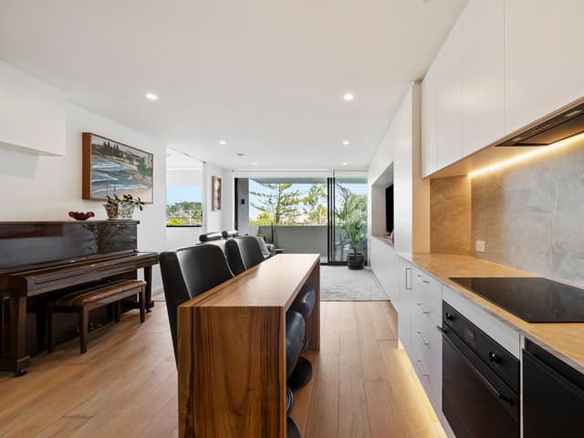 207/13-15 Haig Street, Coolangatta QLD