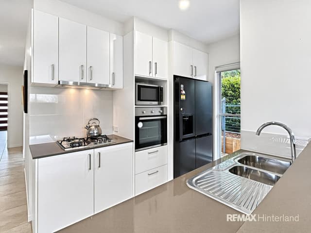 1/2 Morven Place, Maleny QLD 4552