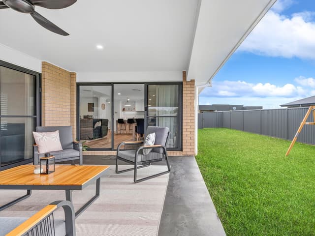 17 Farmstead  Avenue, Thrumster NSW 2444
