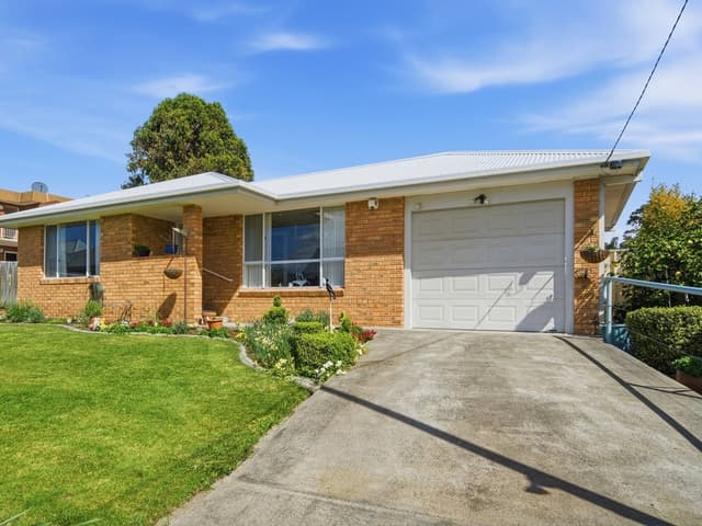 14A Wellington Road, Lindisfarne TAS 7015