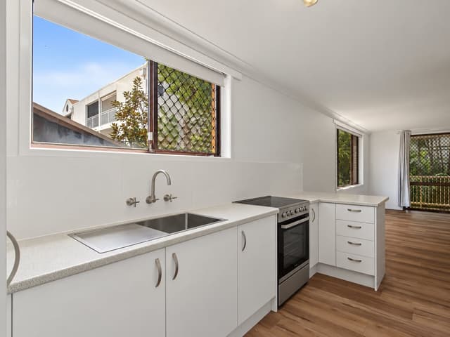 1/23 Venice Street, Mermaid Beach QLD