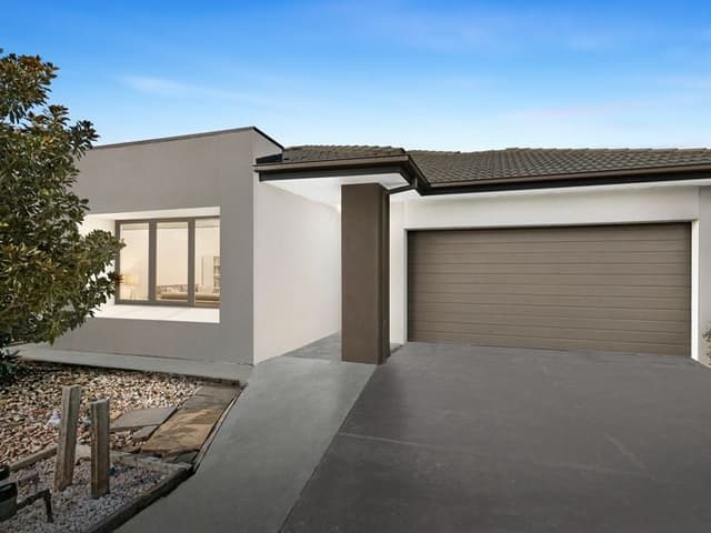 13 Abloom View, Mickleham VIC