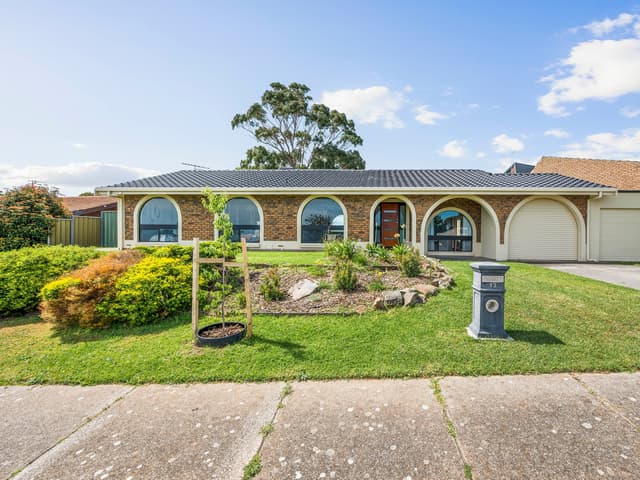 13 Coringle Crescent, Hallett Cove SA 5158