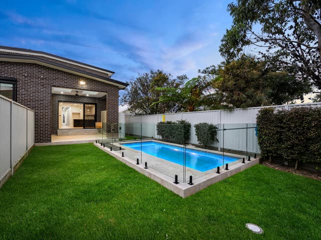 16a Drake Avenue, Caringbah NSW 2229