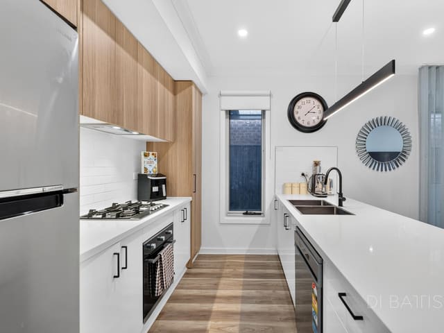 2 Mawson Street, Mickleham VIC photo 4