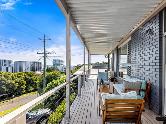 28 Rutledge Street, Coolangatta QLD 4225 photo 4