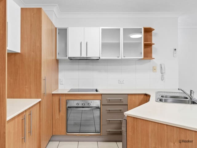 2 / 66-68 McLean Street, Coolangatta QLD 4225 photo 3