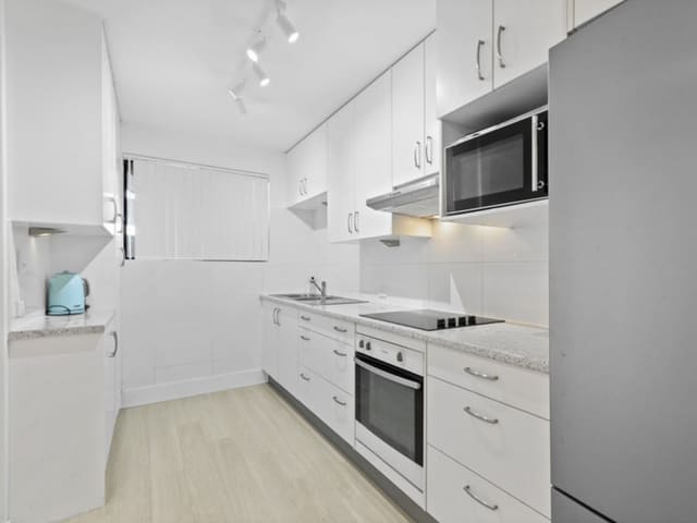 1 / 14 Warrawong Street, Coolangatta QLD 4225 photo 2