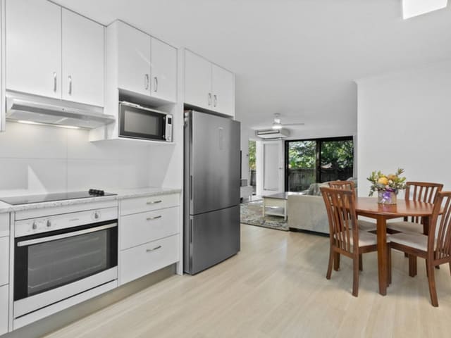 1 / 14 Warrawong Street, Coolangatta QLD 4225 photo 3