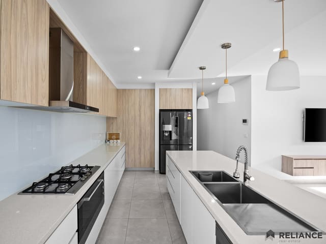10 Hythe Place, Mickleham VIC 3064 photo 3