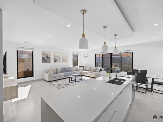 10 Hythe Place, Mickleham VIC 3064 photo 4