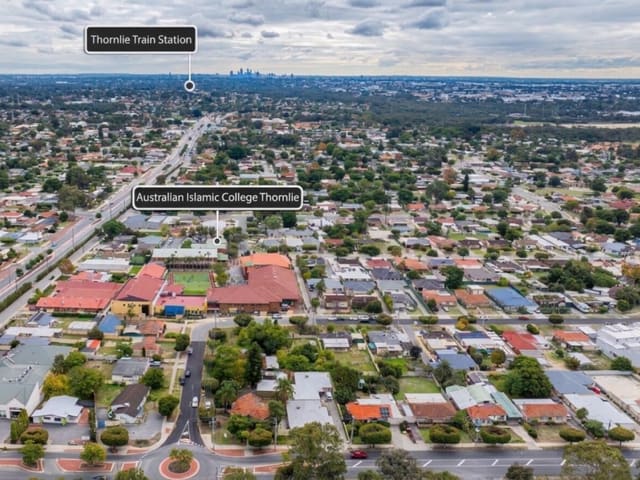 97 Thornlie Avenue, Thornlie WA 6108 photo 3