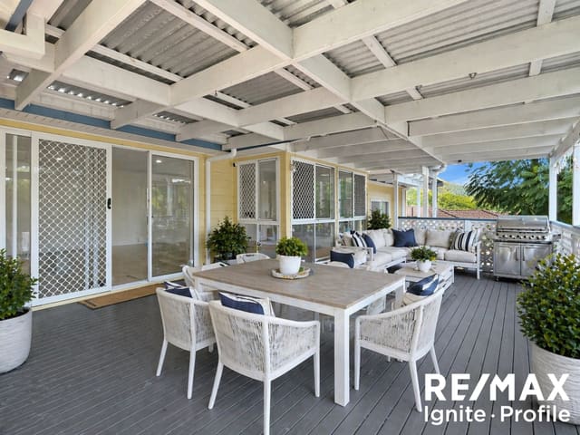 5 Castlewood Close, Kenmore Hills QLD 4069 photo 3
