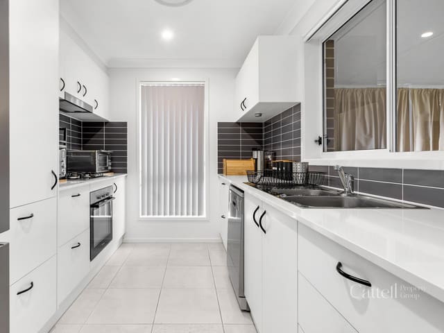 2/4 Caputar Way, Lochinvar NSW photo 3