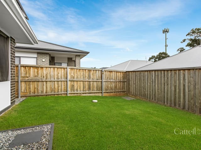 2/4 Caputar Way, Lochinvar NSW photo 4