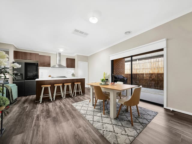 13 Abloom View, Mickleham VIC photo 4