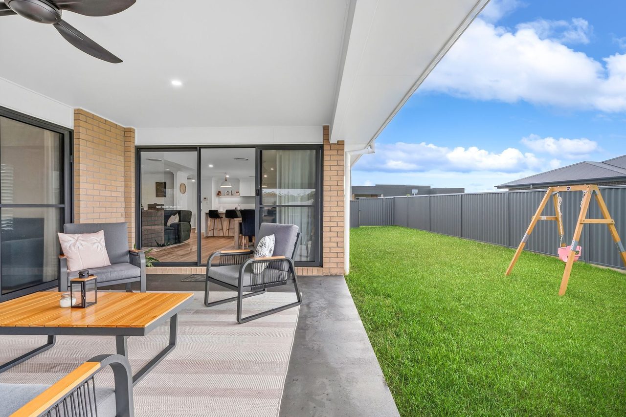 17 Farmstead  Avenue, Thrumster NSW 2444
