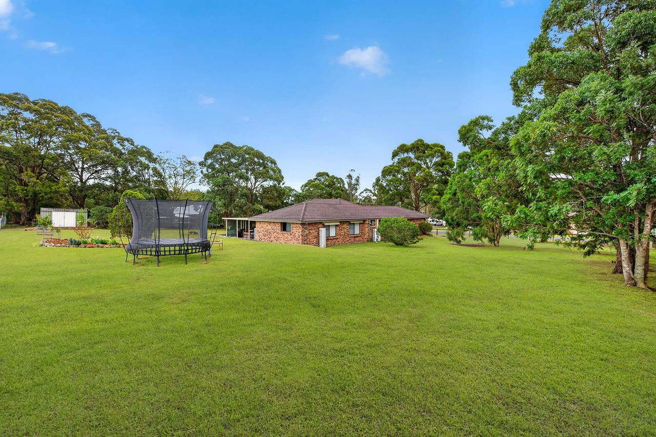 22 Freeman Drive, Lochinvar NSW